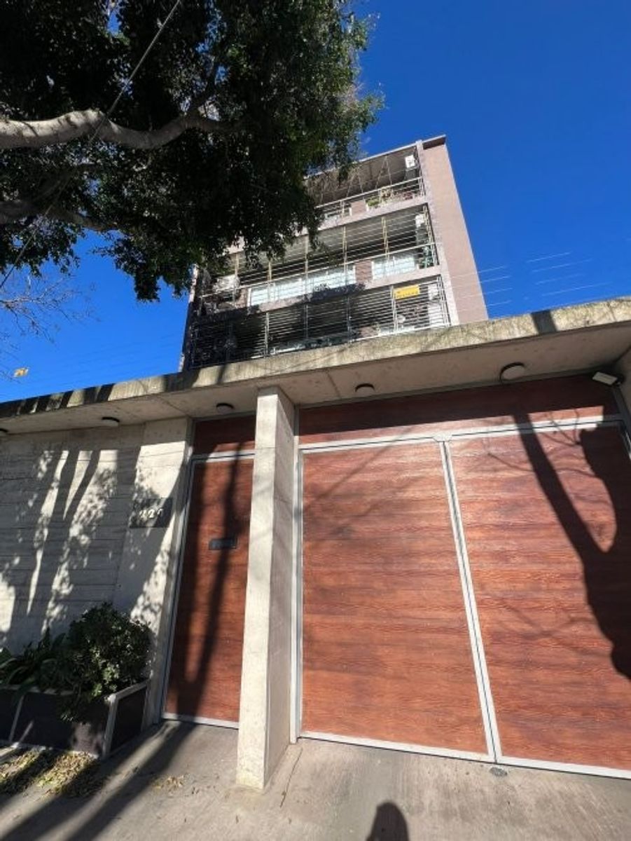 VENTA DE DEPARTAMENTO MONO AMBIENTE EN MONTE GRANDE CENTRO