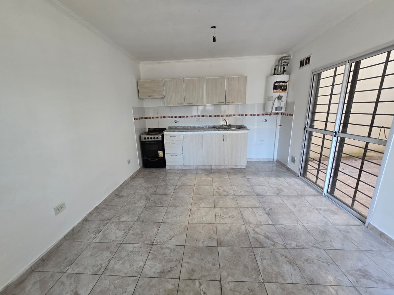 ALQUILER DE DEPARTAMENTO 2 AMBIENTES EN PLANTA BAJA - MONTE GRANDE - CON COCHERA
