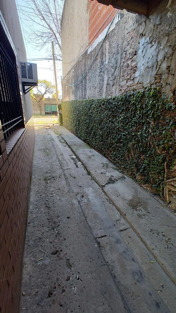 VENTA DE CASA 3 AMBIENTES SOBRE LOTE DE 350 M² - A METROS DE CAMINODECINTURA - LUIS GUILLÓN