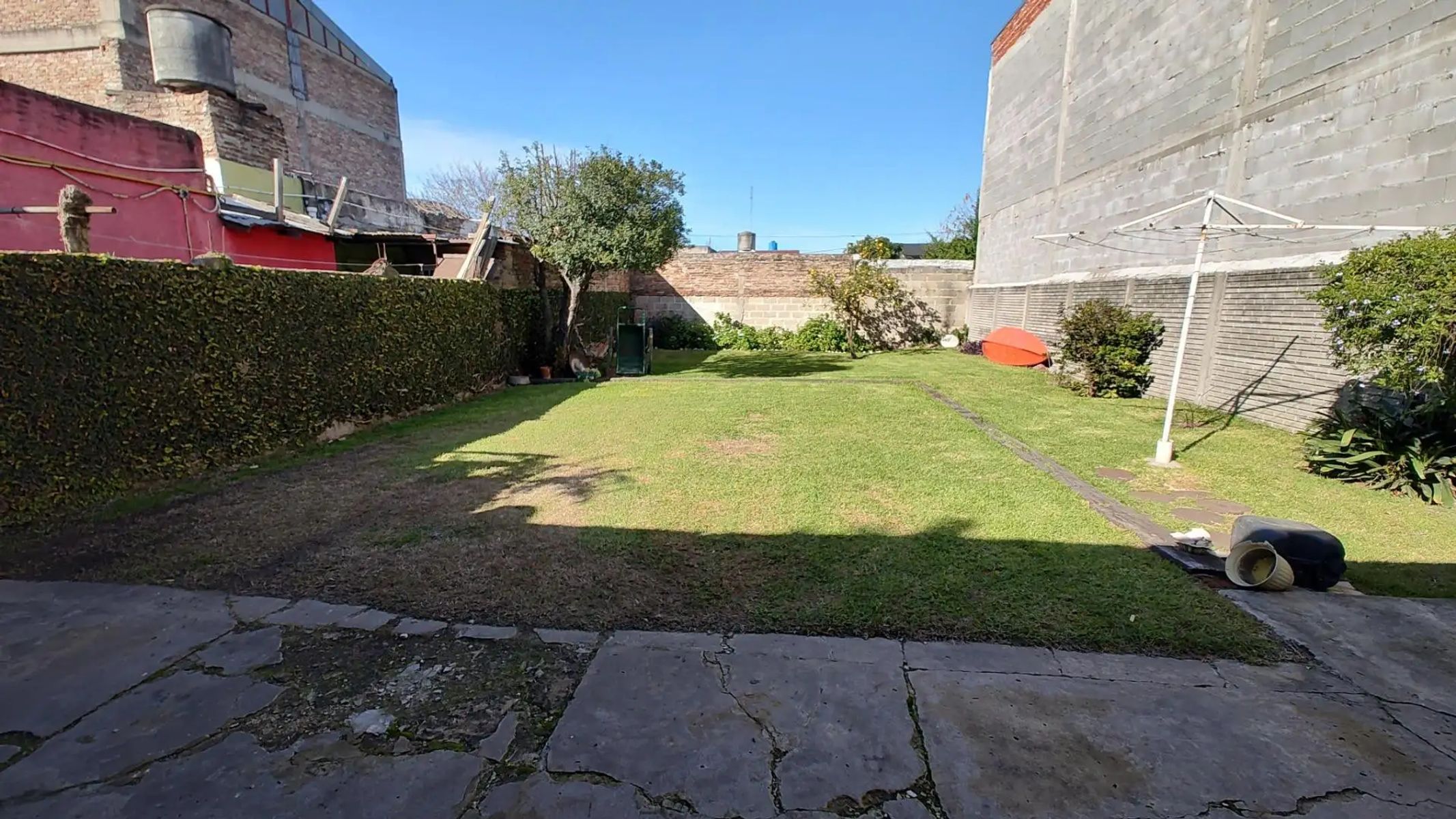 VENTA DE CASA 3 AMBIENTES SOBRE LOTE DE 350 M² - A METROS DE CAMINODECINTURA - LUIS GUILLÓN
