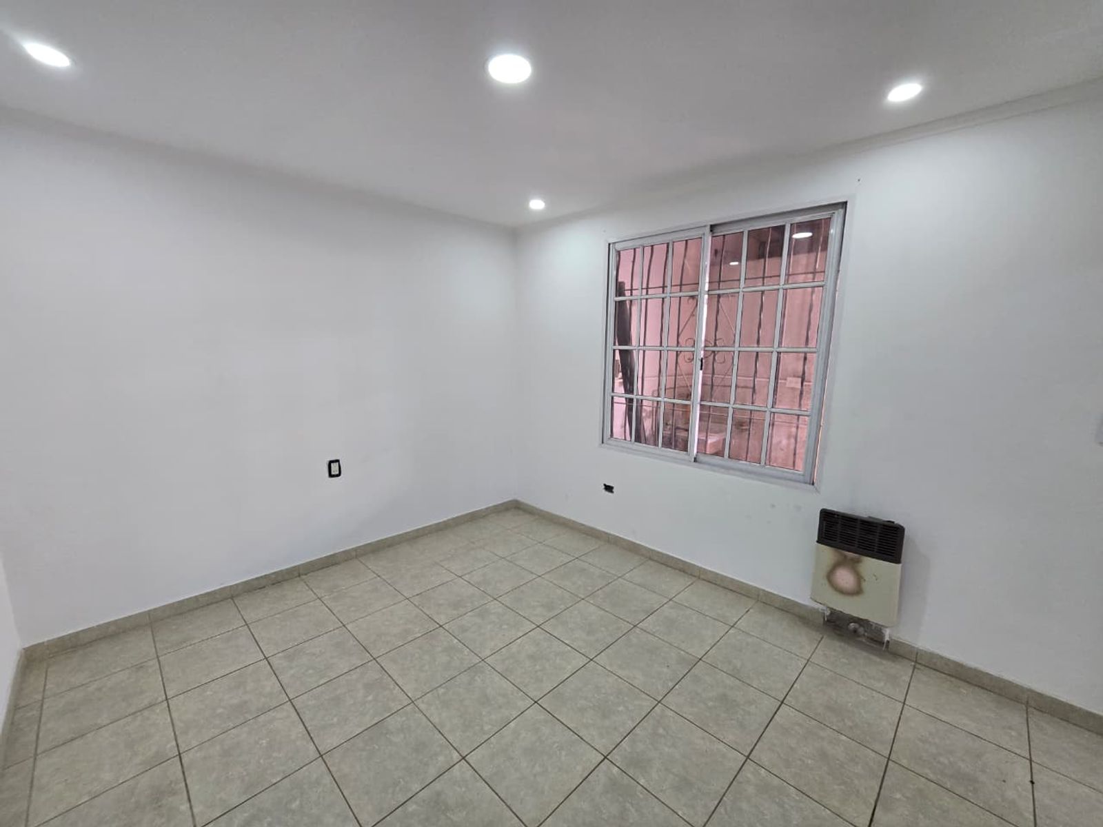 ALQUILER DE CASA 4 AMBIENTES CON PILETA DE NATACION - MONTE GRANDE