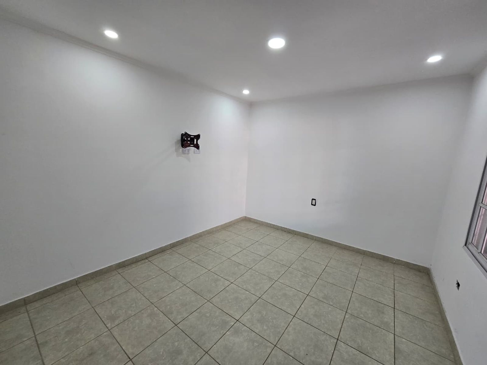 ALQUILER DE CASA 4 AMBIENTES CON PILETA DE NATACION - MONTE GRANDE