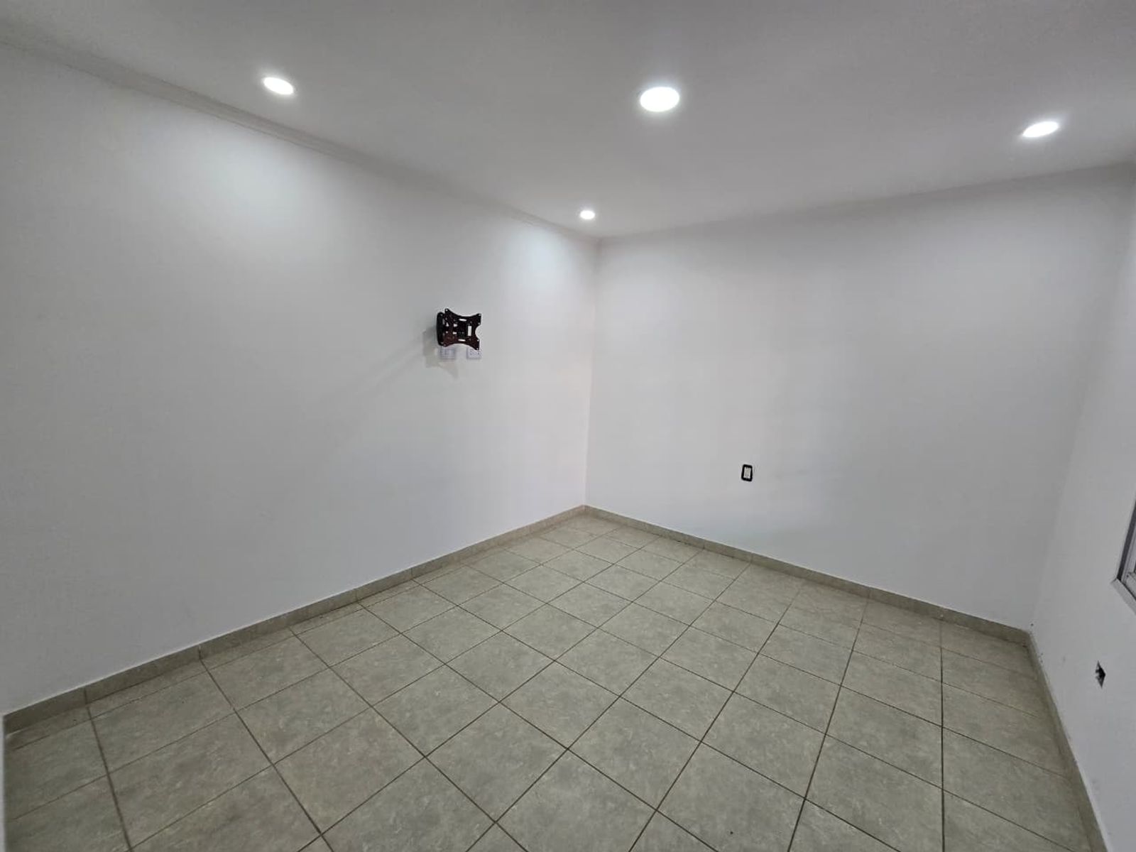 ALQUILER DE CASA 4 AMBIENTES CON PILETA DE NATACION - MONTE GRANDE