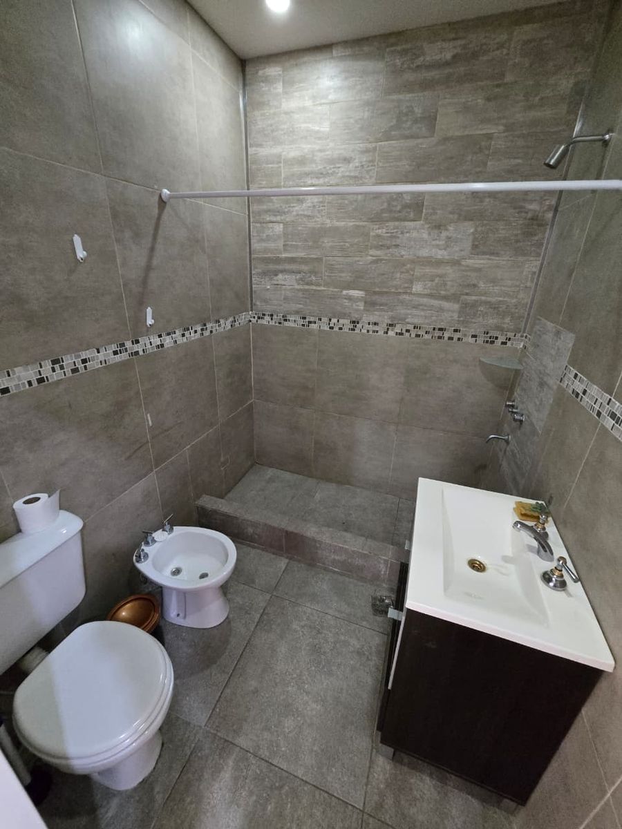 ALQUILER DE CASA 4 AMBIENTES CON PILETA DE NATACION - MONTE GRANDE
