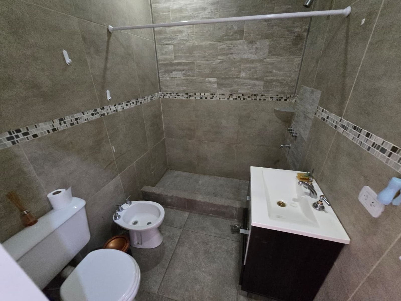 ALQUILER DE CASA 4 AMBIENTES CON PILETA DE NATACION - MONTE GRANDE