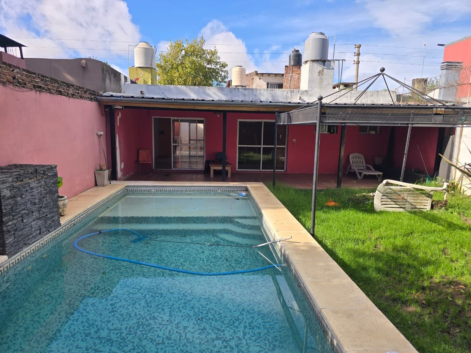 ALQUILER DE CASA 4 AMBIENTES CON PILETA DE NATACION - MONTE GRANDE