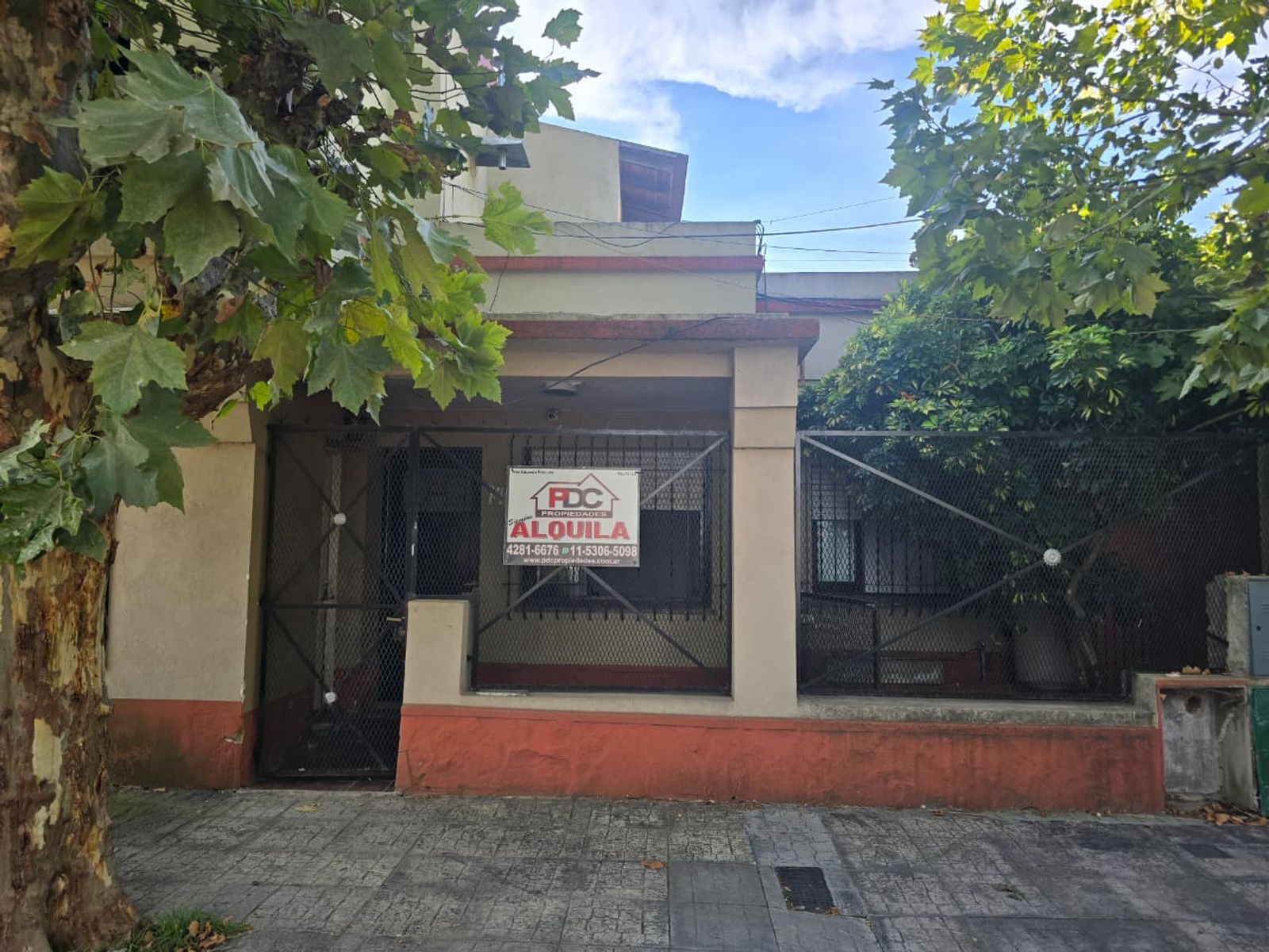 ALQUILER DE CASA 4 AMBIENTES CON PILETA DE NATACION - MONTE GRANDE