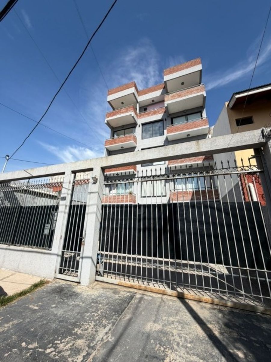 VENTA DE DEPARTAMENTO 2 AMBIENTES EN MONTE GRANDE CENTRO - APTO A CREDITO HIPORTECARIO