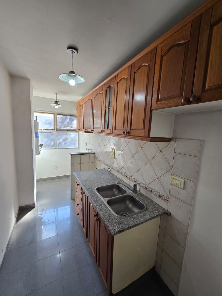ALQUILER DE EXCELENTE DEPARTAMENTO 3 AMBIENTES SOBRE AVENIDA - BARRIO COCA COLA - MONTE GRANDE