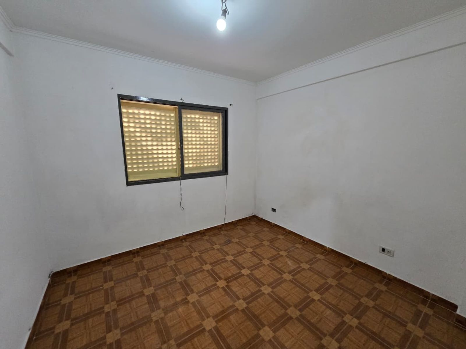 ALQUILER DE EXCELENTE DEPARTAMENTO 3 AMBIENTES SOBRE AVENIDA - BARRIO COCA COLA - MONTE GRANDE