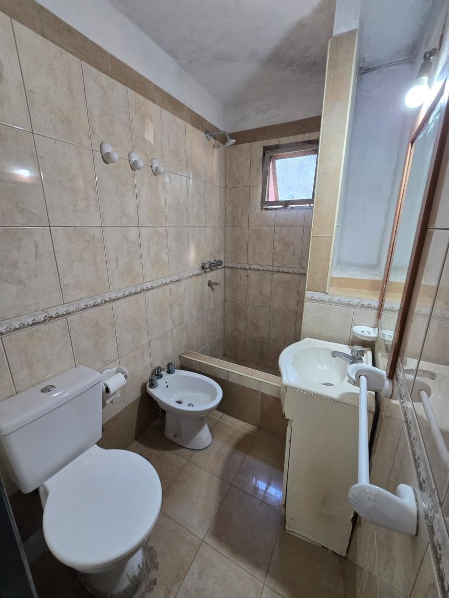 ALQUILER DE EXCELENTE DEPARTAMENTO 3 AMBIENTES SOBRE AVENIDA - BARRIO COCA COLA - MONTE GRANDE