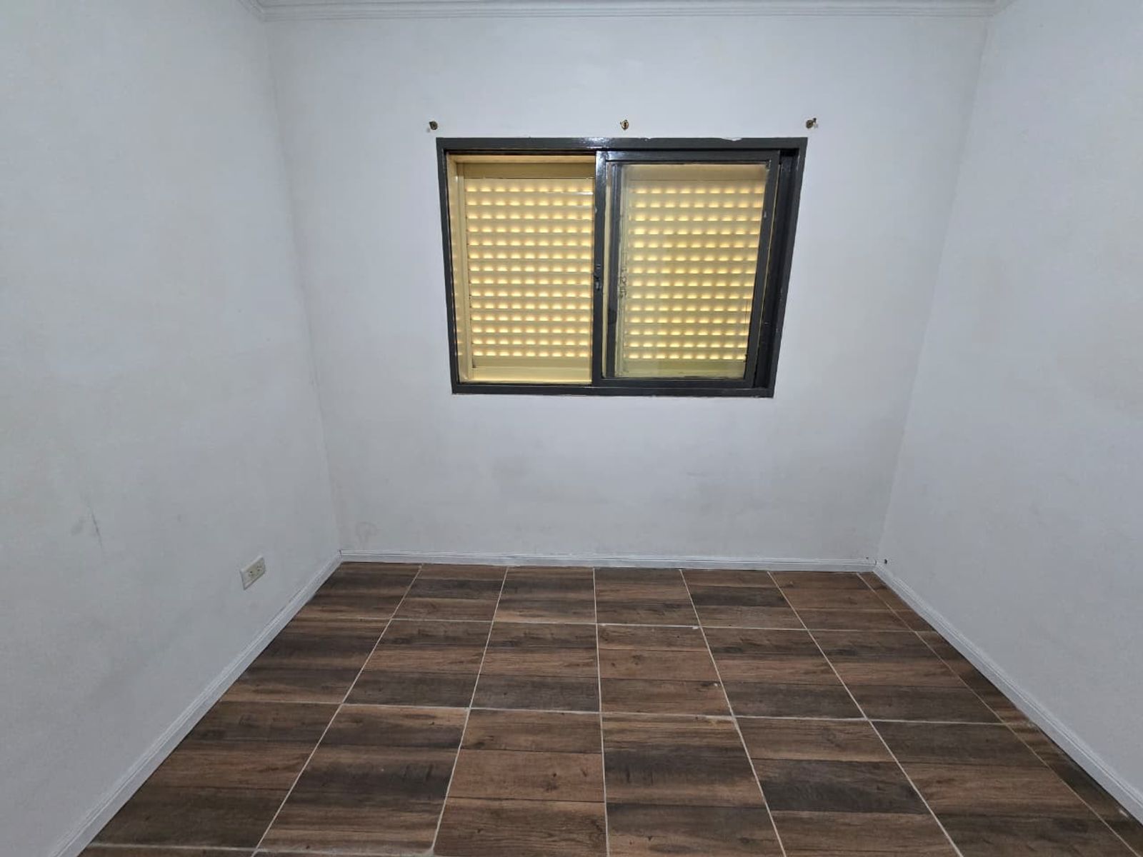 ALQUILER DE EXCELENTE DEPARTAMENTO 3 AMBIENTES SOBRE AVENIDA - BARRIO COCA COLA - MONTE GRANDE