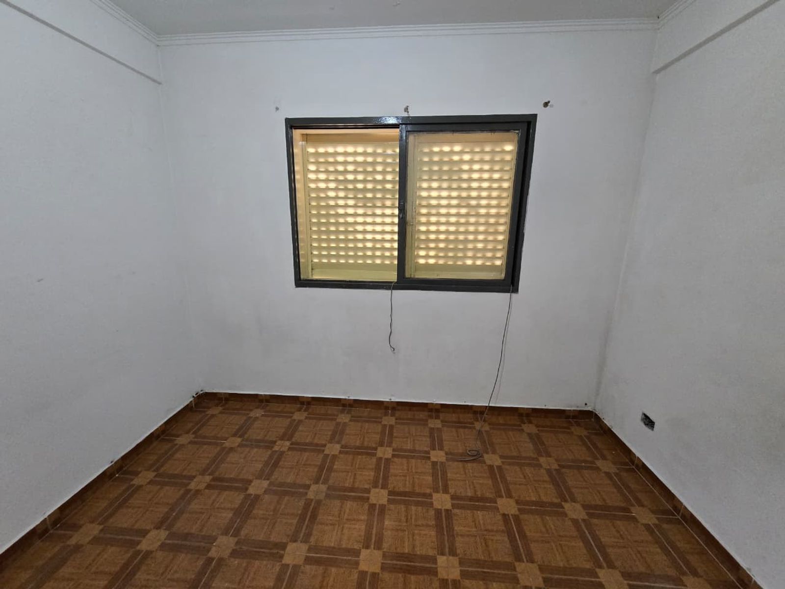 ALQUILER DE EXCELENTE DEPARTAMENTO 3 AMBIENTES SOBRE AVENIDA - BARRIO COCA COLA - MONTE GRANDE