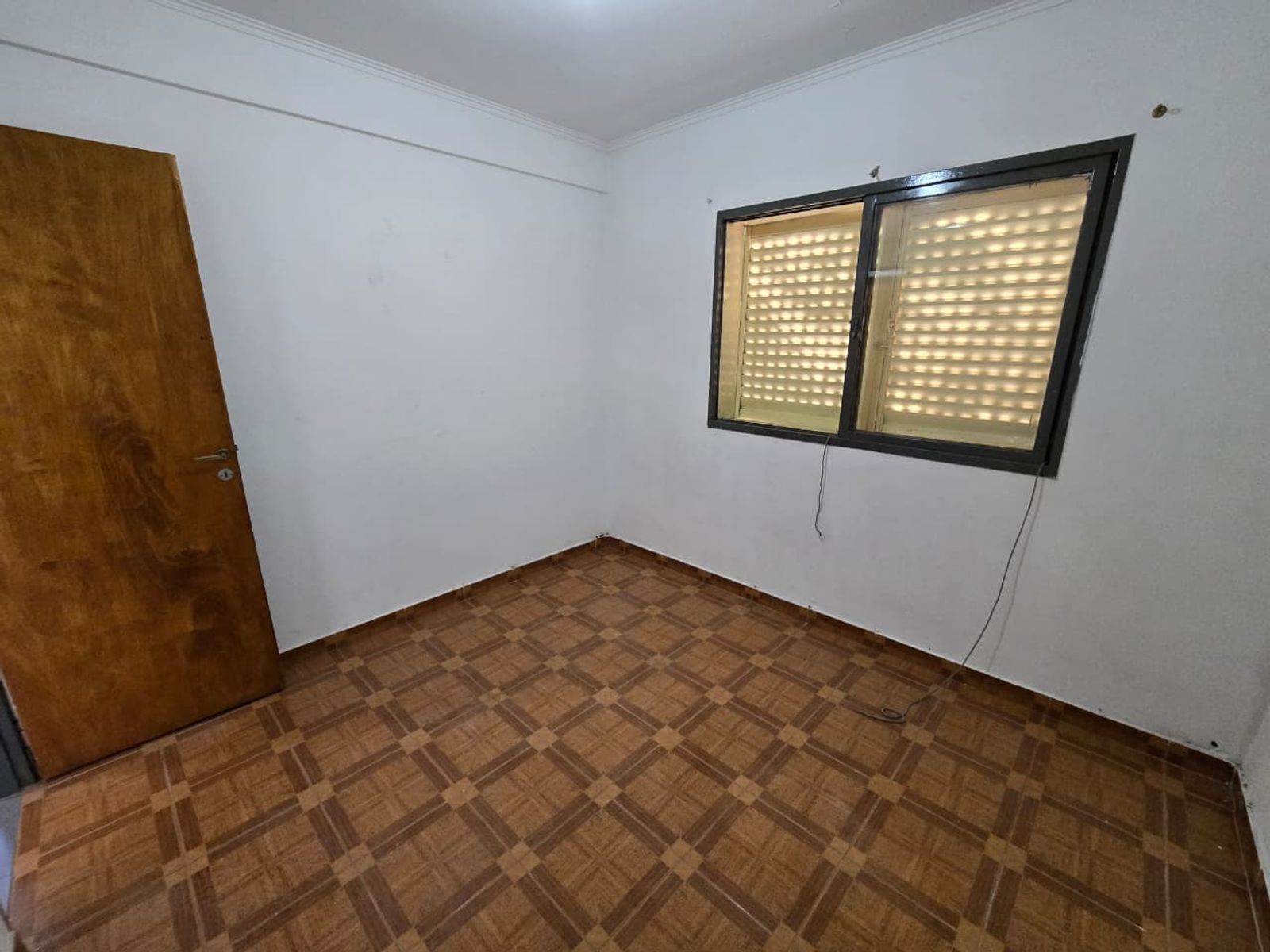 ALQUILER DE EXCELENTE DEPARTAMENTO 3 AMBIENTES SOBRE AVENIDA - BARRIO COCA COLA - MONTE GRANDE