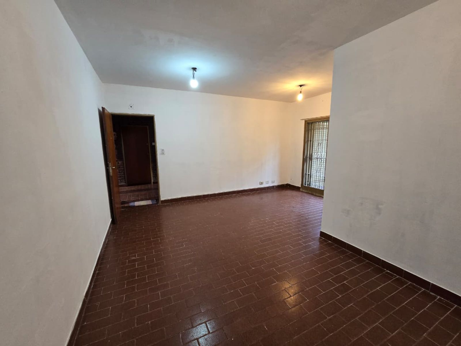 ALQUILER DE DEPARTAMENTO 3 AMBIENTES EN PLANTA BAJA - BARRIO COCA COLA