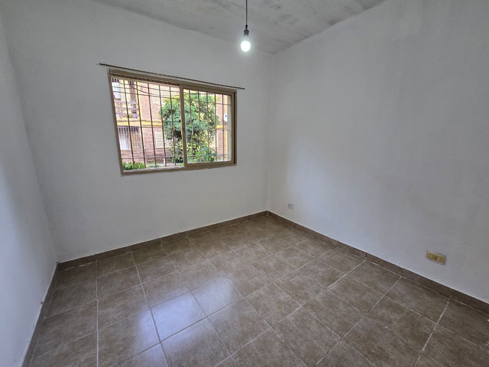 ALQUILER DE DEPARTAMENTO 3 AMBIENTES EN PLANTA BAJA - BARRIO COCA COLA