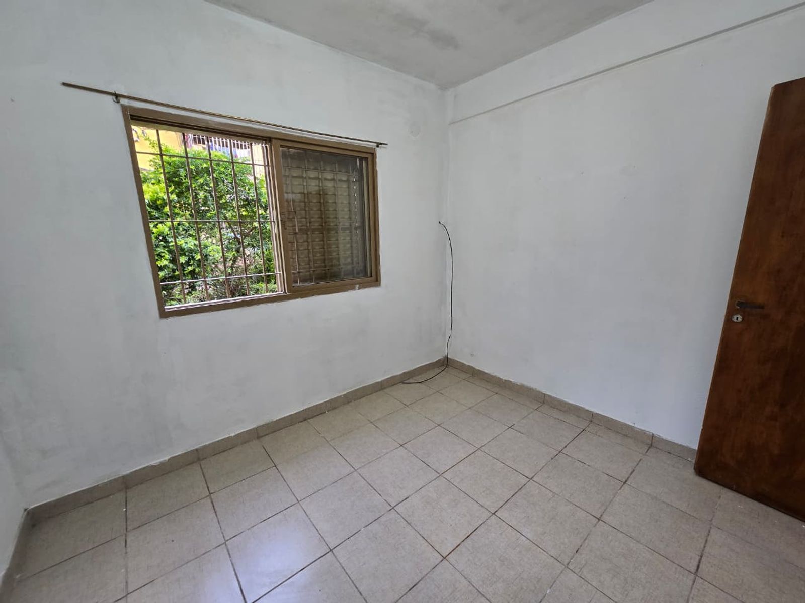 ALQUILER DE DEPARTAMENTO 3 AMBIENTES EN PLANTA BAJA - BARRIO COCA COLA