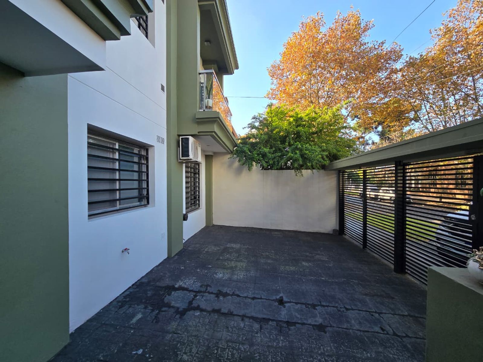 VENTA DE DEPARTAMENTO 2 AMBIENTES CON COCHERA - LOMAS DE ZAMORA - CENTRO - APTO A CRÉDITO HIPOTECARIO