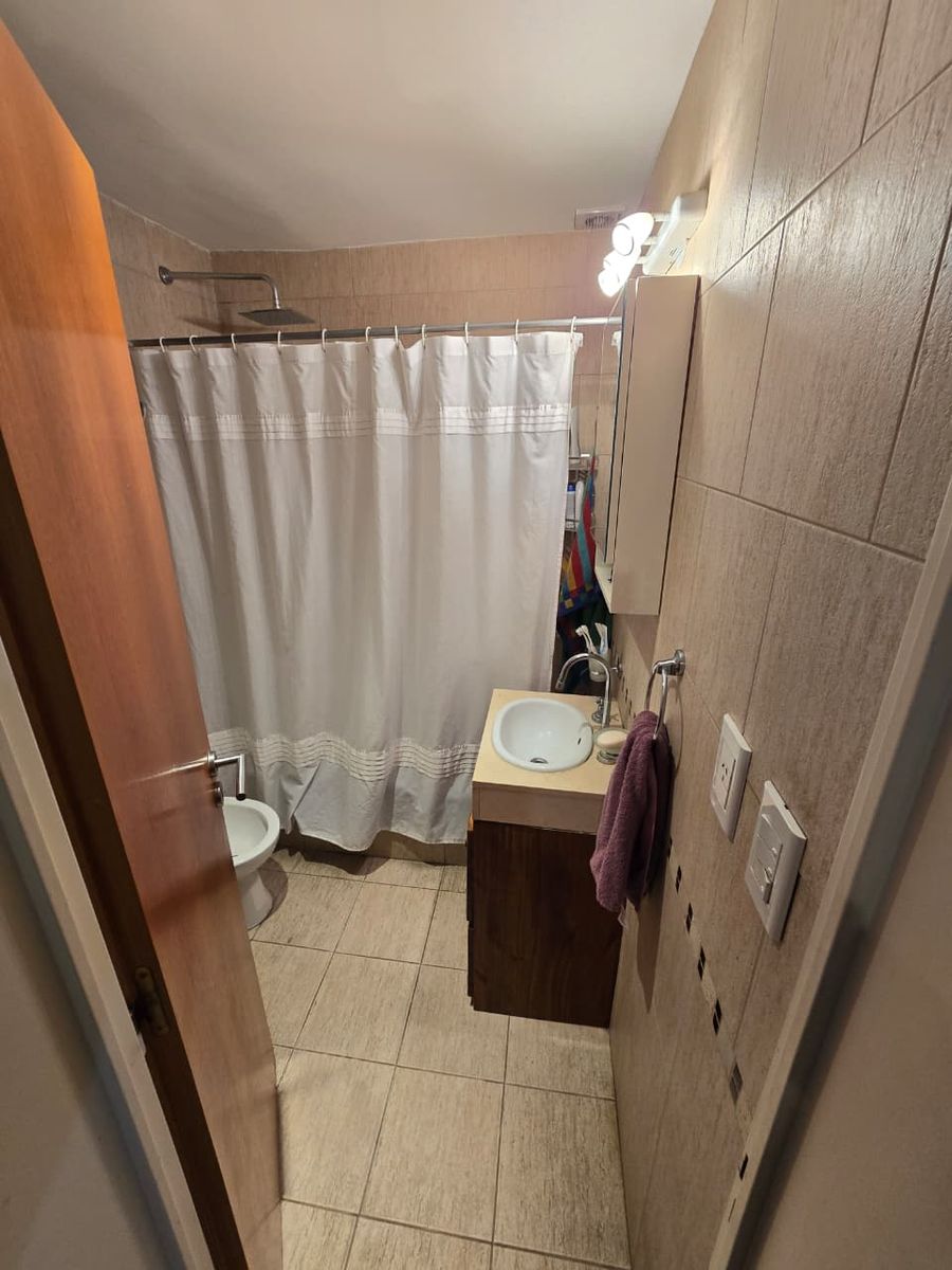 VENTA DE DEPARTAMENTO 2 AMBIENTES CON COCHERA - LOMAS DE ZAMORA - CENTRO - APTO A CRÉDITO HIPOTECARIO