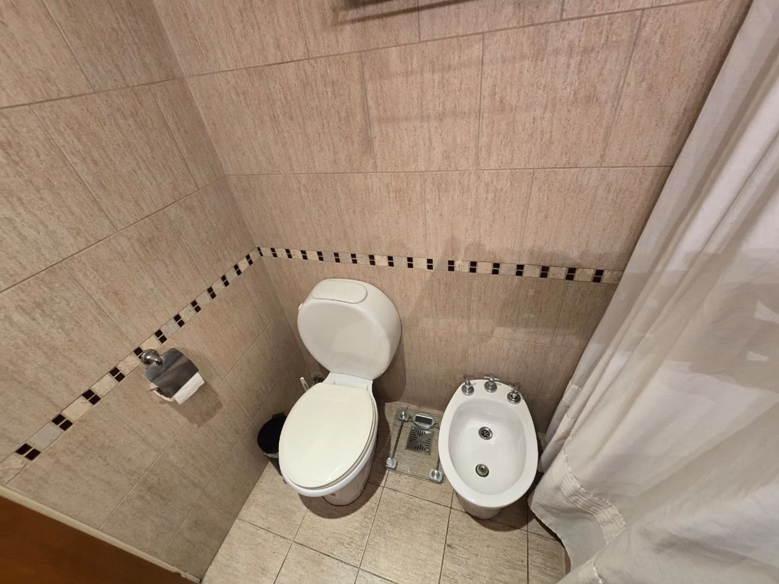 VENTA DE DEPARTAMENTO 2 AMBIENTES CON COCHERA - LOMAS DE ZAMORA - CENTRO - APTO A CRÉDITO HIPOTECARIO