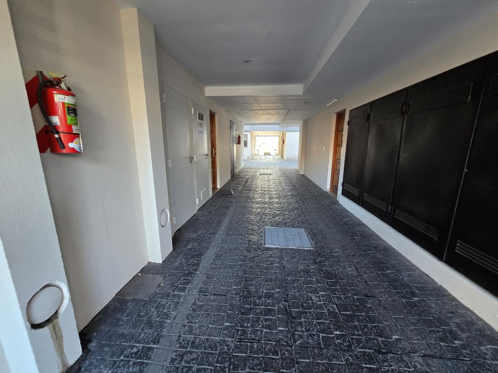 VENTA DE DEPARTAMENTO 2 AMBIENTES CON COCHERA - LOMAS DE ZAMORA - CENTRO - APTO A CRÉDITO HIPOTECARIO