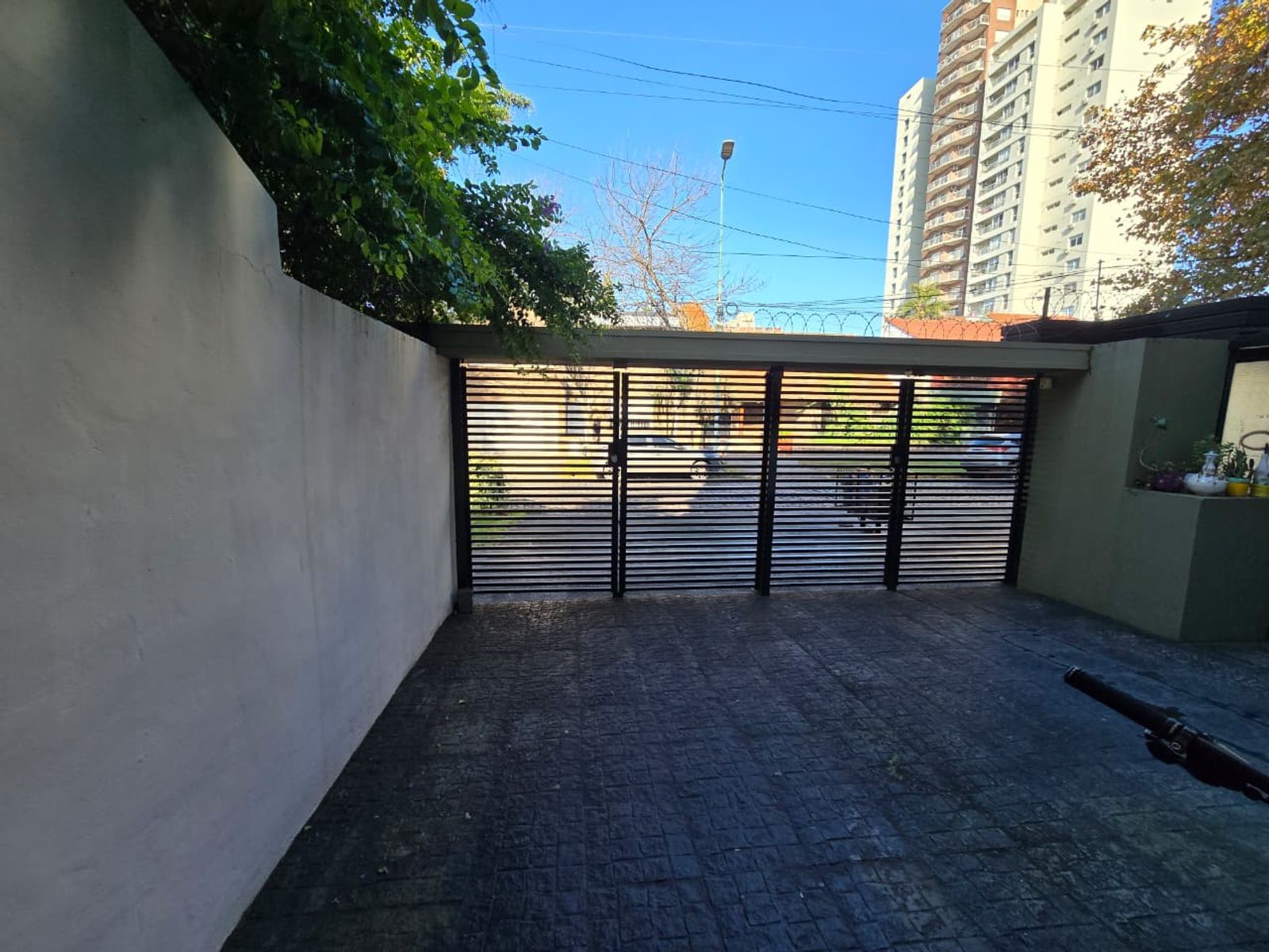VENTA DE DEPARTAMENTO 2 AMBIENTES CON COCHERA - LOMAS DE ZAMORA - CENTRO - APTO A CRÉDITO HIPOTECARIO