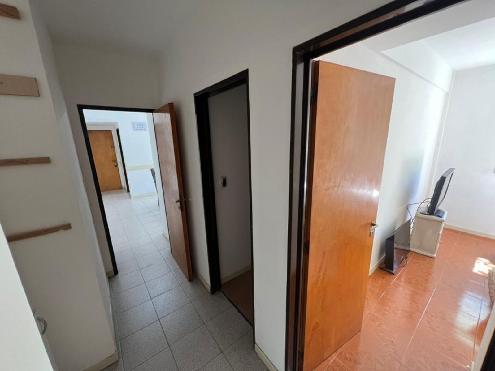 VENTA DE DEPARTAMENTO 3 AMBIENTES EN MONTE GRANDE - CON COCHERA - APTO A CREDITO HIPOTECARIO