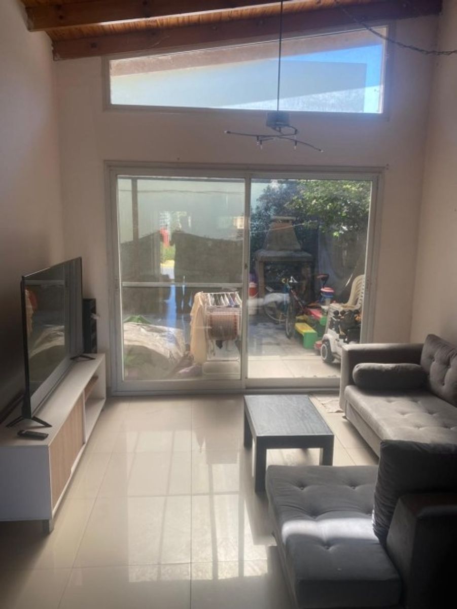 VENTA DE CASA 3 AMBIENTES EN BARRIO CERRADO LOS ROBLES - MONTE GRANDE