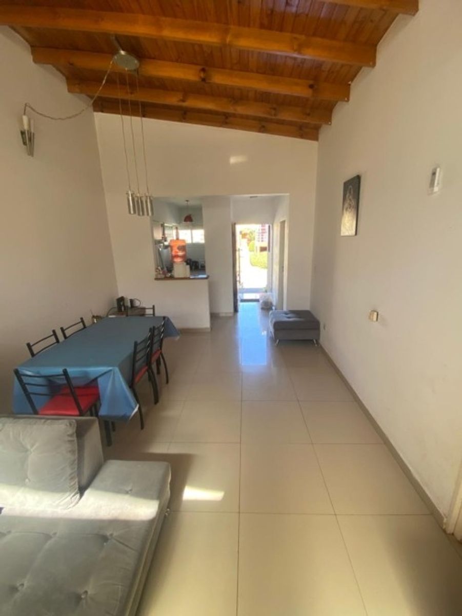 VENTA DE CASA 4 AMBIENTES EN BARRIO CERRADO LOS ROBLES - MONTE GRANDE - APTO CRÉDITO HIPOTECARIO.
