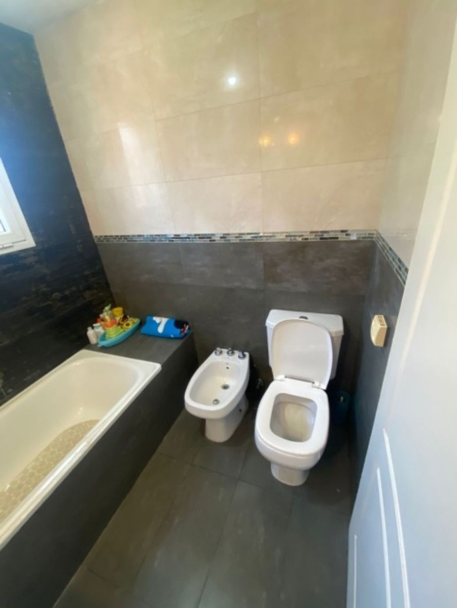 VENTA DE CASA 4 AMBIENTES EN BARRIO CERRADO LOS ROBLES - MONTE GRANDE - APTO CRÉDITO HIPOTECARIO.