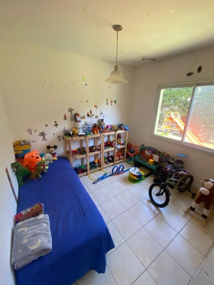 VENTA DE CASA 4 AMBIENTES EN BARRIO CERRADO LOS ROBLES - MONTE GRANDE - APTO CRÉDITO HIPOTECARIO.