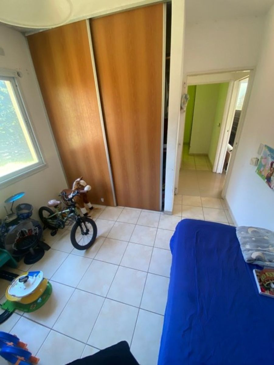 VENTA DE CASA 4 AMBIENTES EN BARRIO CERRADO LOS ROBLES - MONTE GRANDE - APTO CRÉDITO HIPOTECARIO.