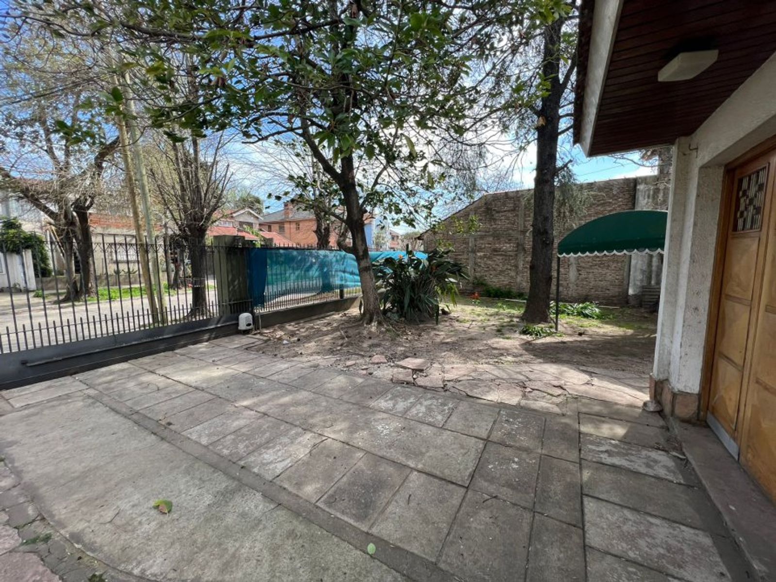 VENTA DE LINDA CASA 4 AMBIENTES EN ZONA CENTRO MONTE GRANDE - SOBRE DE 800 M²