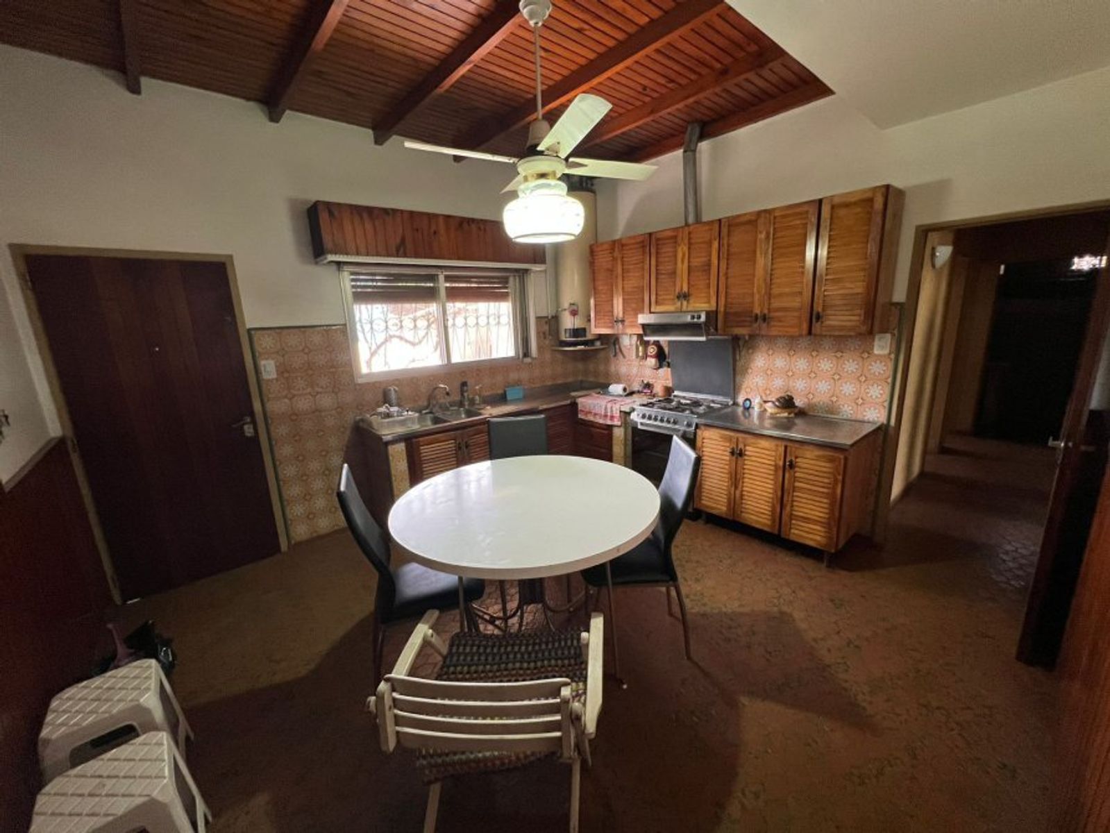 VENTA DE LINDA CASA 4 AMBIENTES EN ZONA CENTRO MONTE GRANDE - SOBRE DE 800 M²