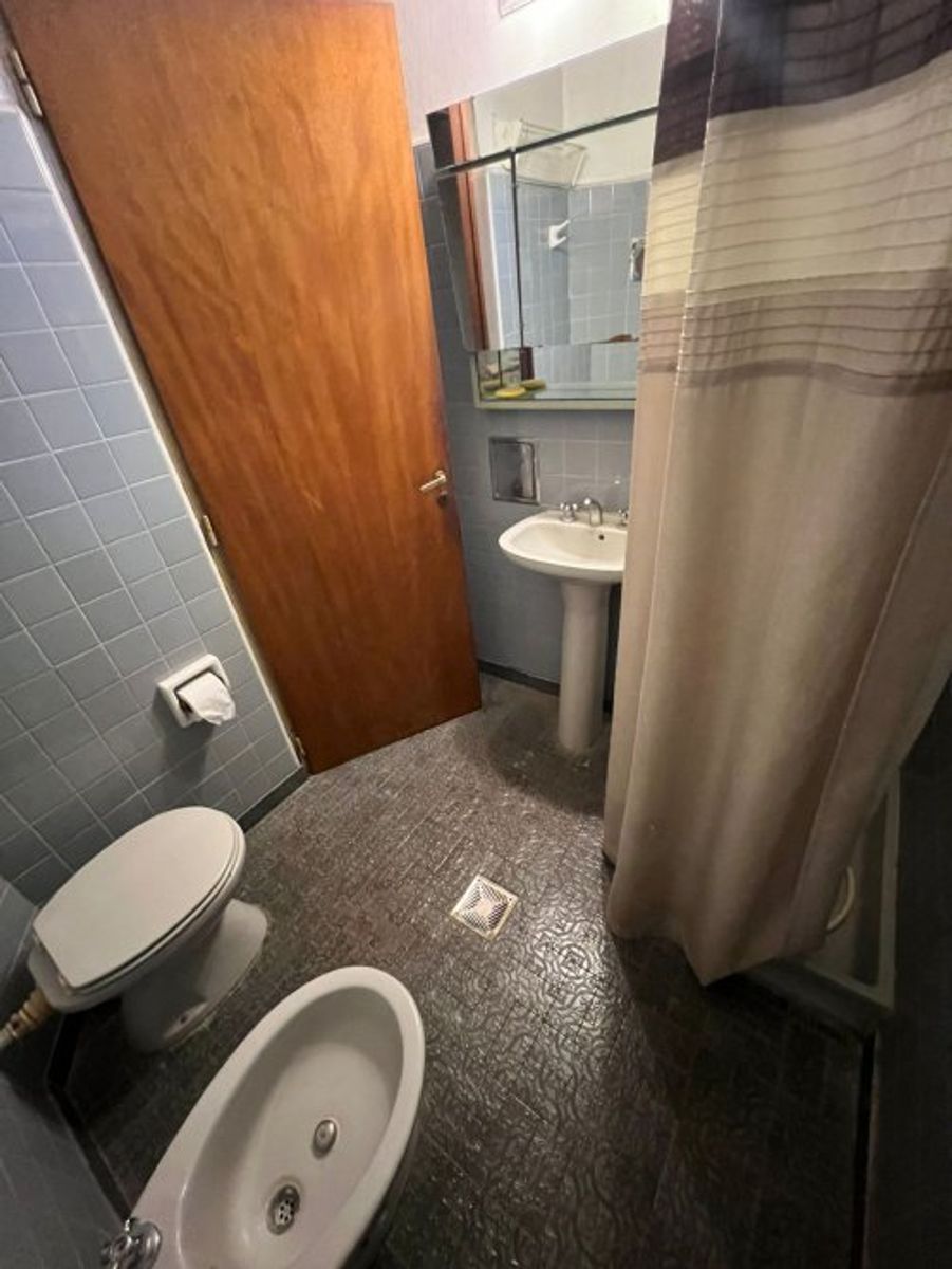 VENTA DE LINDA CASA 4 AMBIENTES EN ZONA CENTRO MONTE GRANDE - SOBRE DE 800 M²