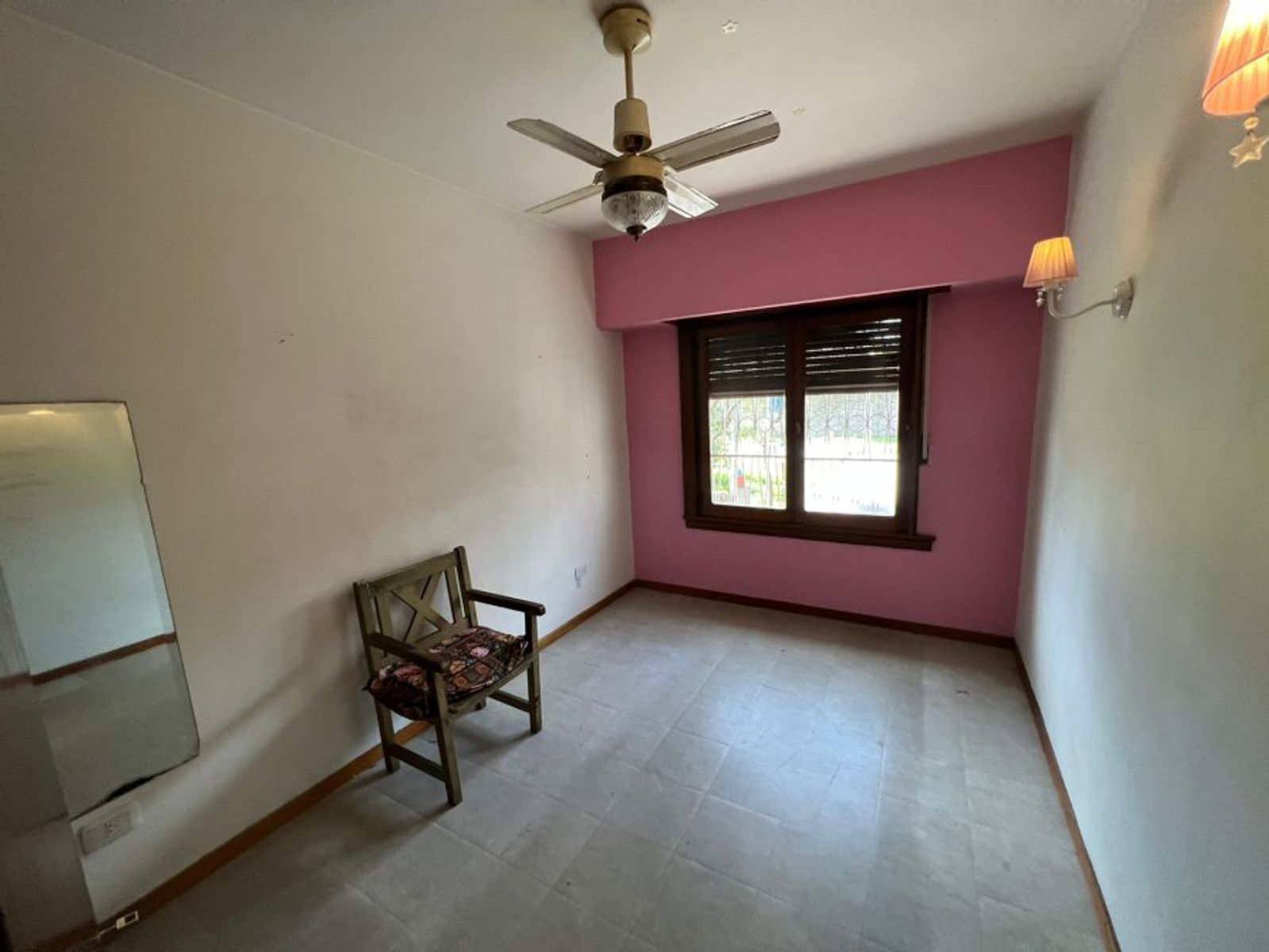 VENTA DE LINDA CASA 4 AMBIENTES EN ZONA CENTRO MONTE GRANDE - SOBRE DE 800 M²