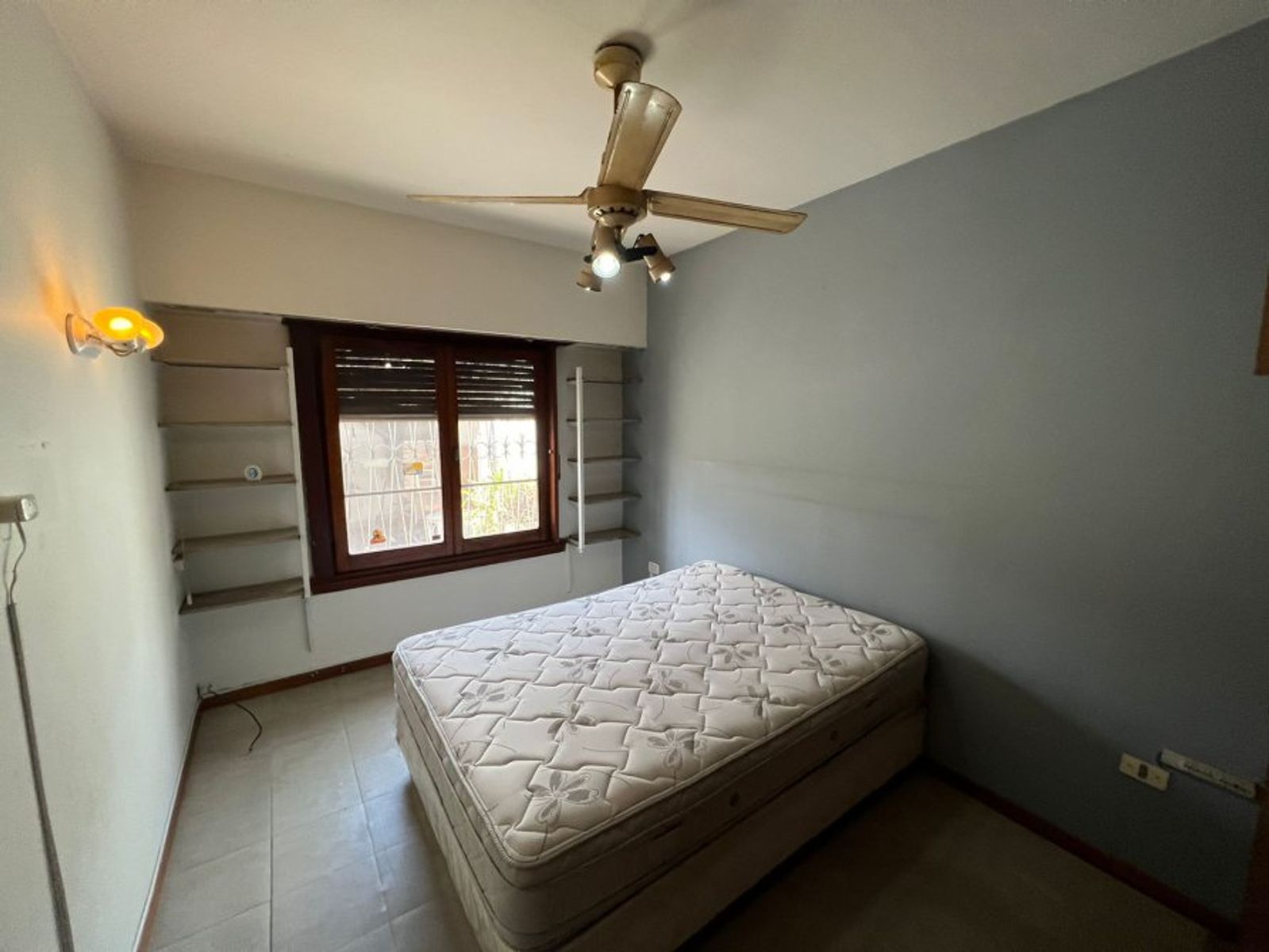 VENTA DE LINDA CASA 4 AMBIENTES EN ZONA CENTRO MONTE GRANDE - SOBRE DE 800 M²