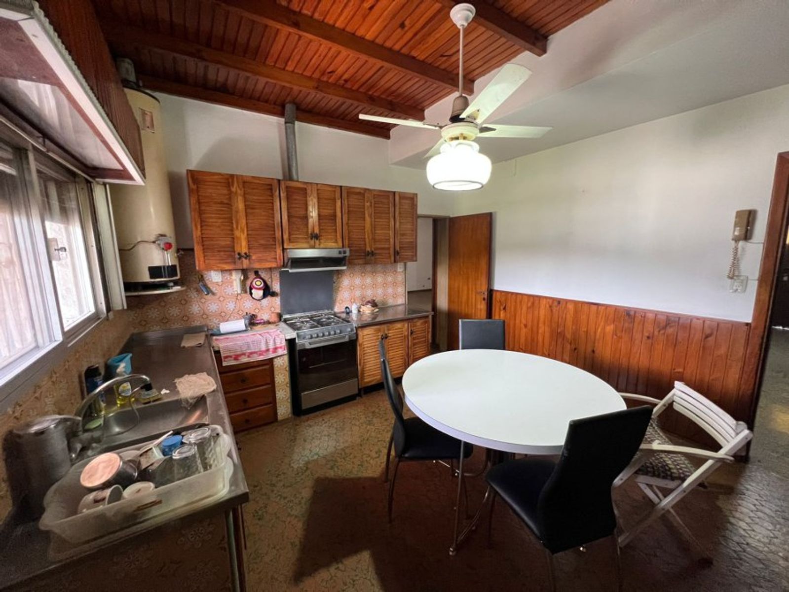 VENTA DE LINDA CASA 4 AMBIENTES EN ZONA CENTRO MONTE GRANDE - SOBRE DE 800 M²