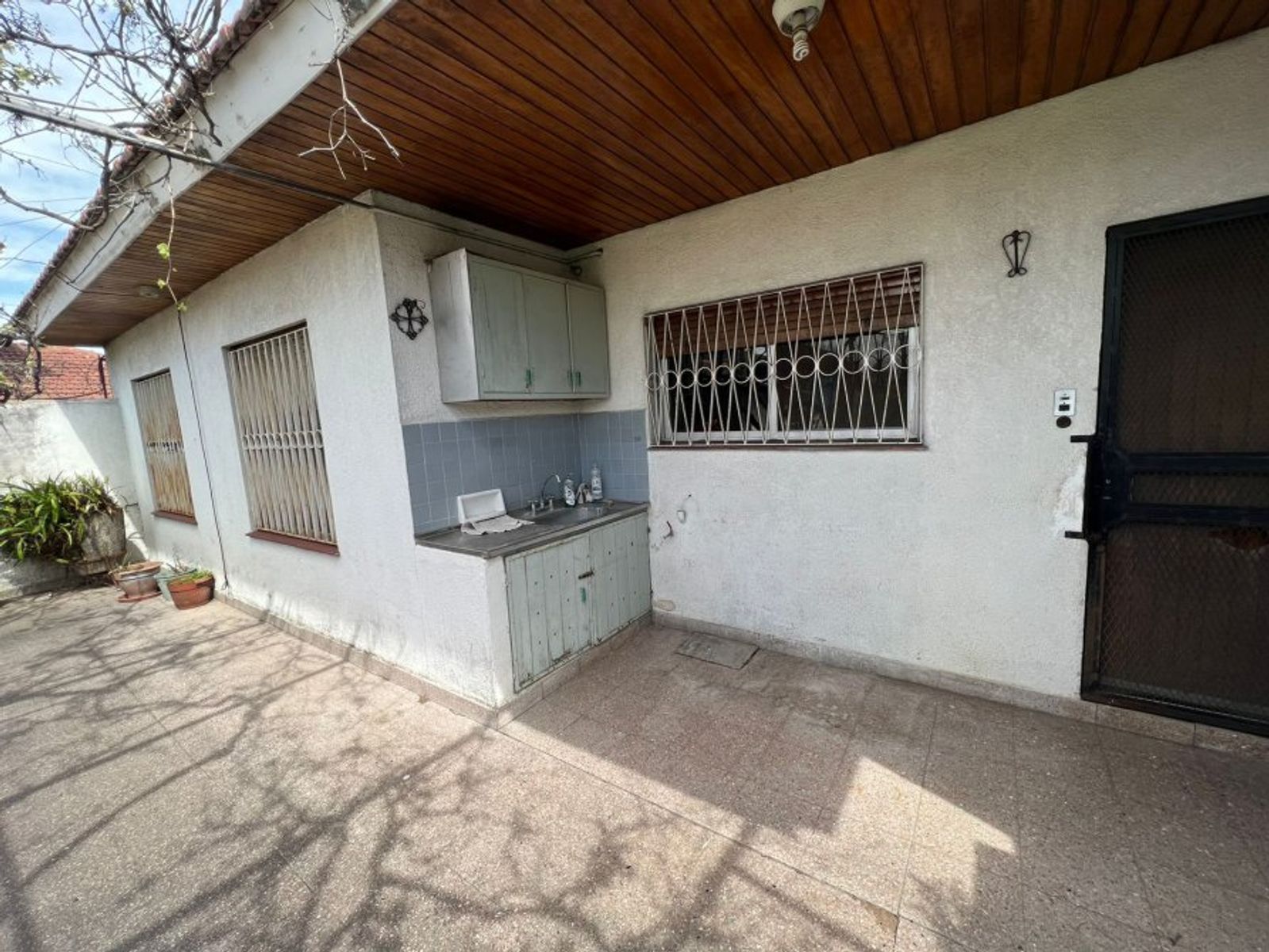 VENTA DE LINDA CASA 4 AMBIENTES EN ZONA CENTRO MONTE GRANDE - SOBRE DE 800 M²