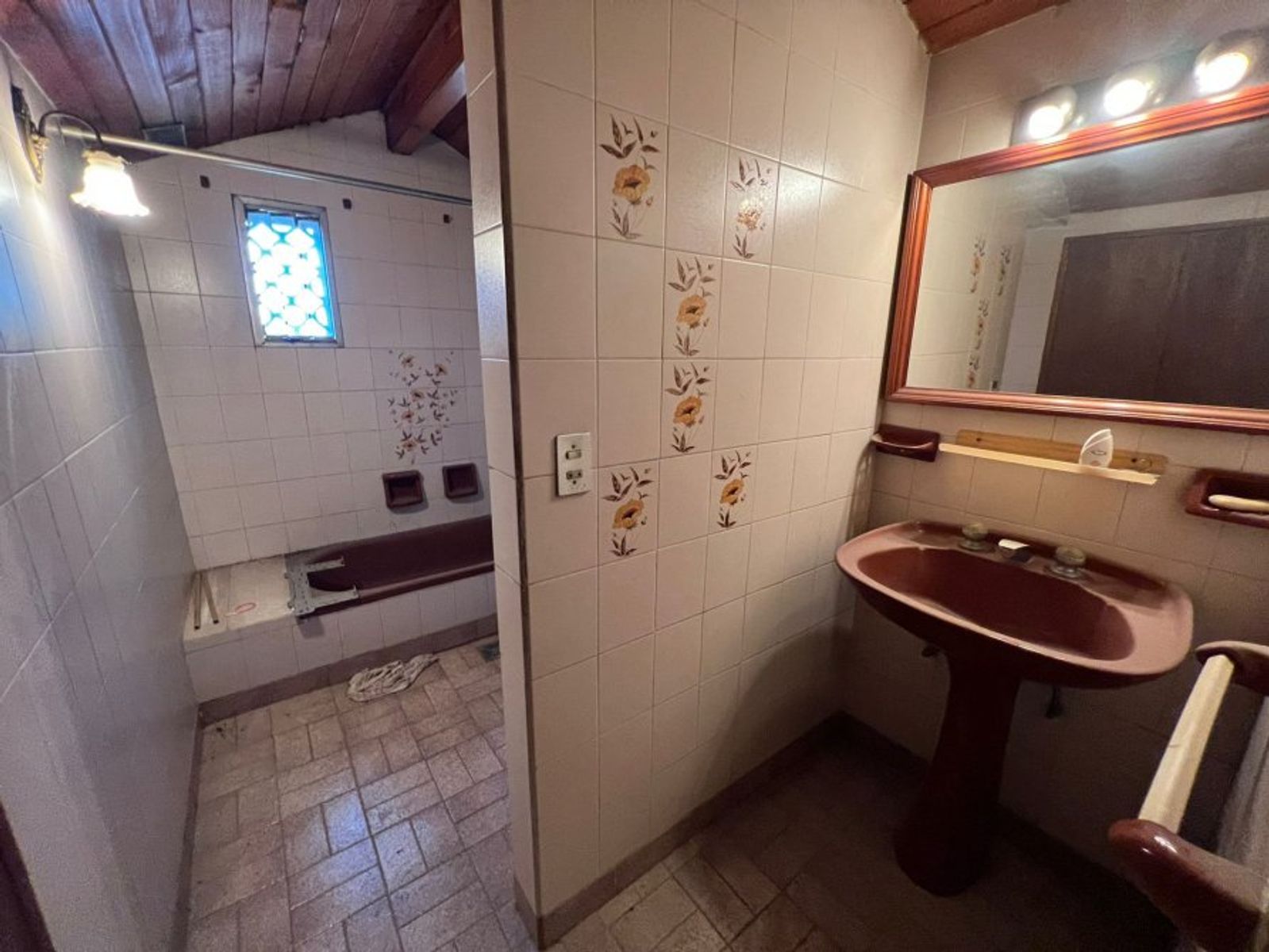 VENTA DE LINDA CASA 4 AMBIENTES EN ZONA CENTRO MONTE GRANDE - SOBRE DE 800 M²
