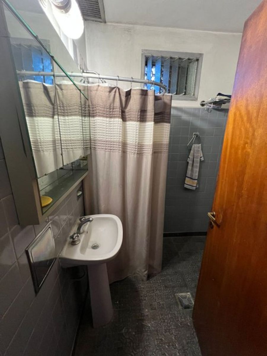 VENTA DE LINDA CASA 4 AMBIENTES EN ZONA CENTRO MONTE GRANDE - SOBRE DE 800 M²