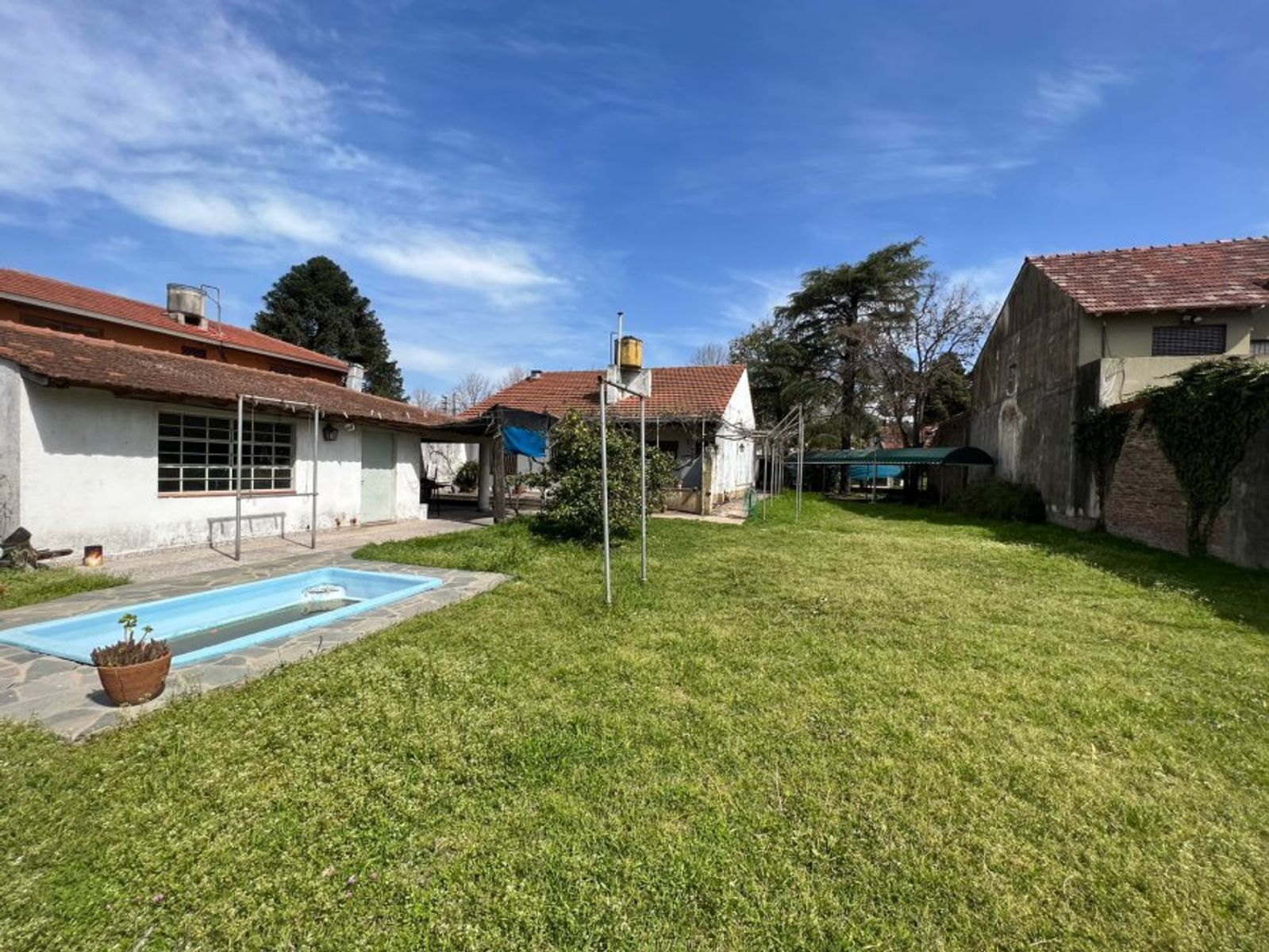 VENTA DE LINDA CASA 4 AMBIENTES EN ZONA CENTRO MONTE GRANDE - SOBRE DE 800 M²