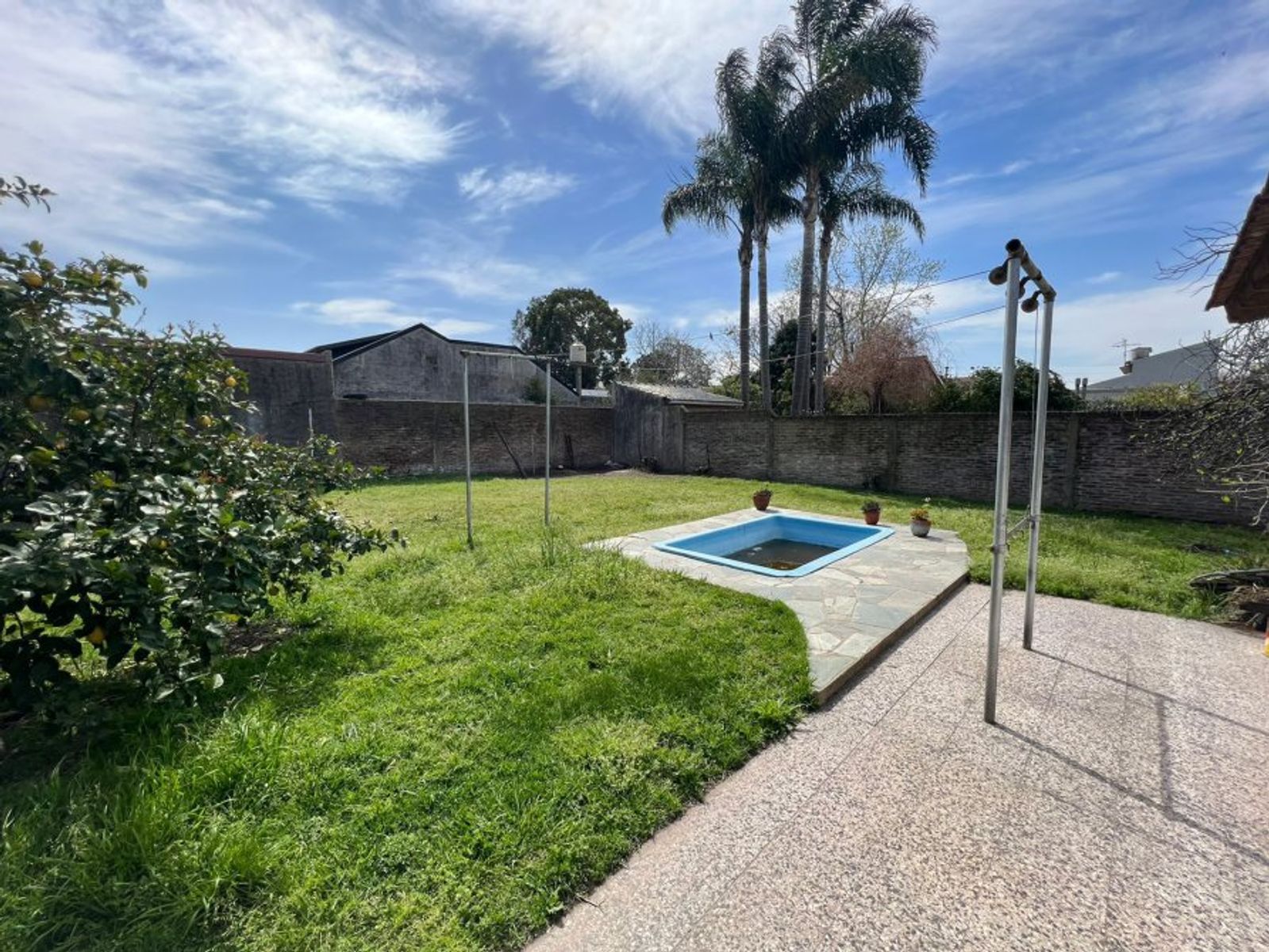 VENTA DE LINDA CASA 4 AMBIENTES EN ZONA CENTRO MONTE GRANDE - SOBRE DE 800 M²