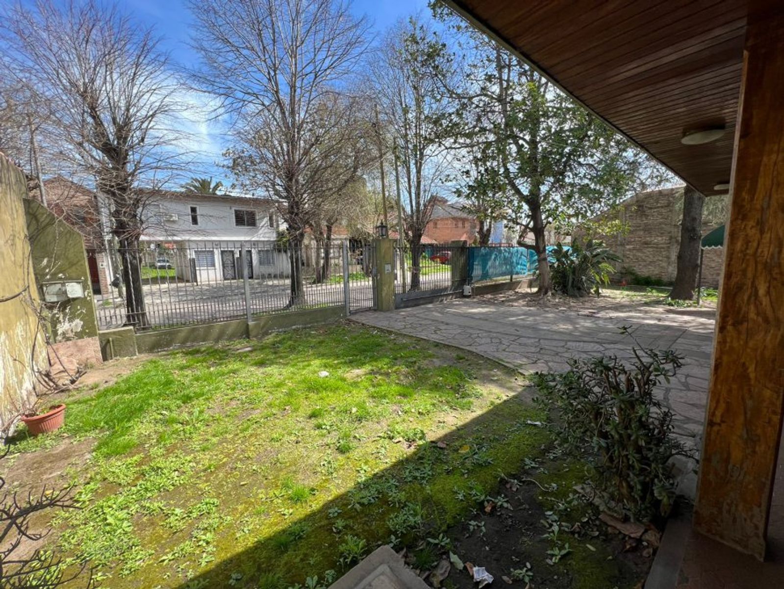 VENTA DE LINDA CASA 4 AMBIENTES EN ZONA CENTRO MONTE GRANDE - SOBRE DE 800 M²