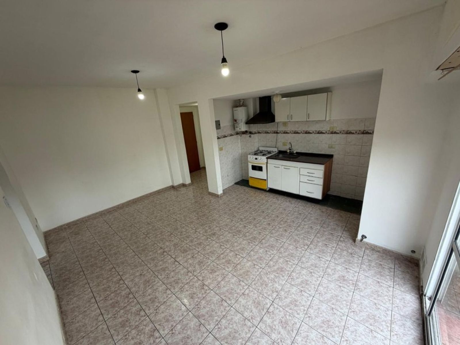 VENTA DE DEPARTAMENTO 2 AMBIENTES CON COCHERA EN MONTE GRANDE - APTO A CRÉDITO HIPOTECARIO.