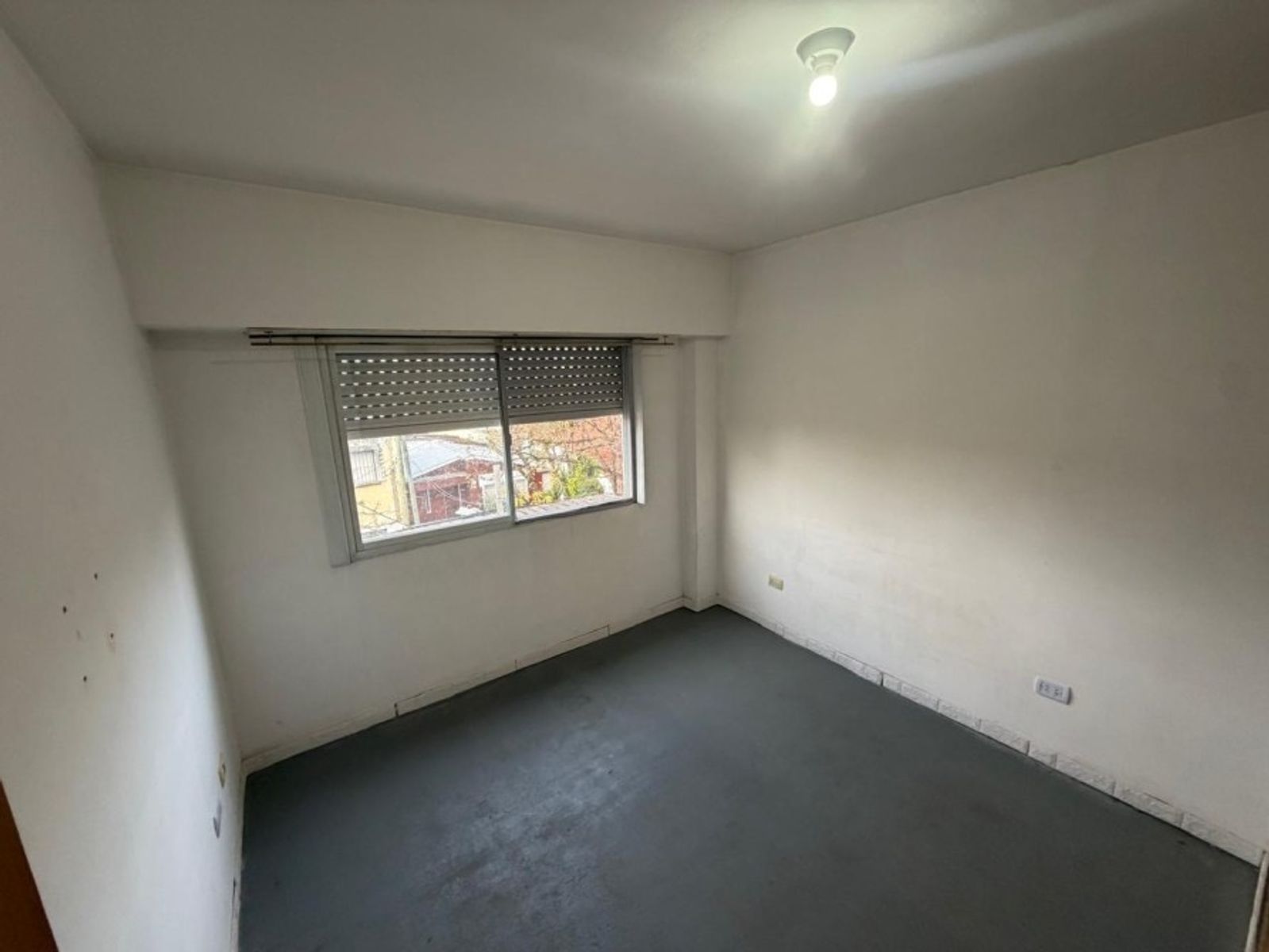 VENTA DE DEPARTAMENTO 2 AMBIENTES CON COCHERA EN MONTE GRANDE - APTO A CRÉDITO HIPOTECARIO.