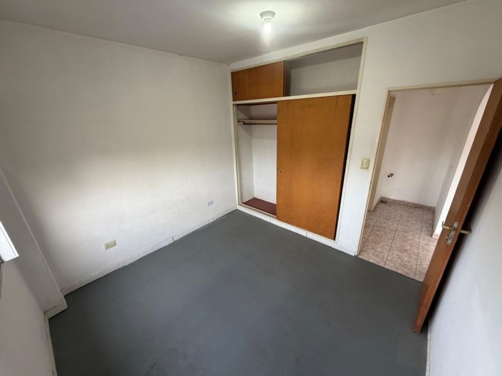 VENTA DE DEPARTAMENTO 2 AMBIENTES CON COCHERA EN MONTE GRANDE - APTO A CRÉDITO HIPOTECARIO.