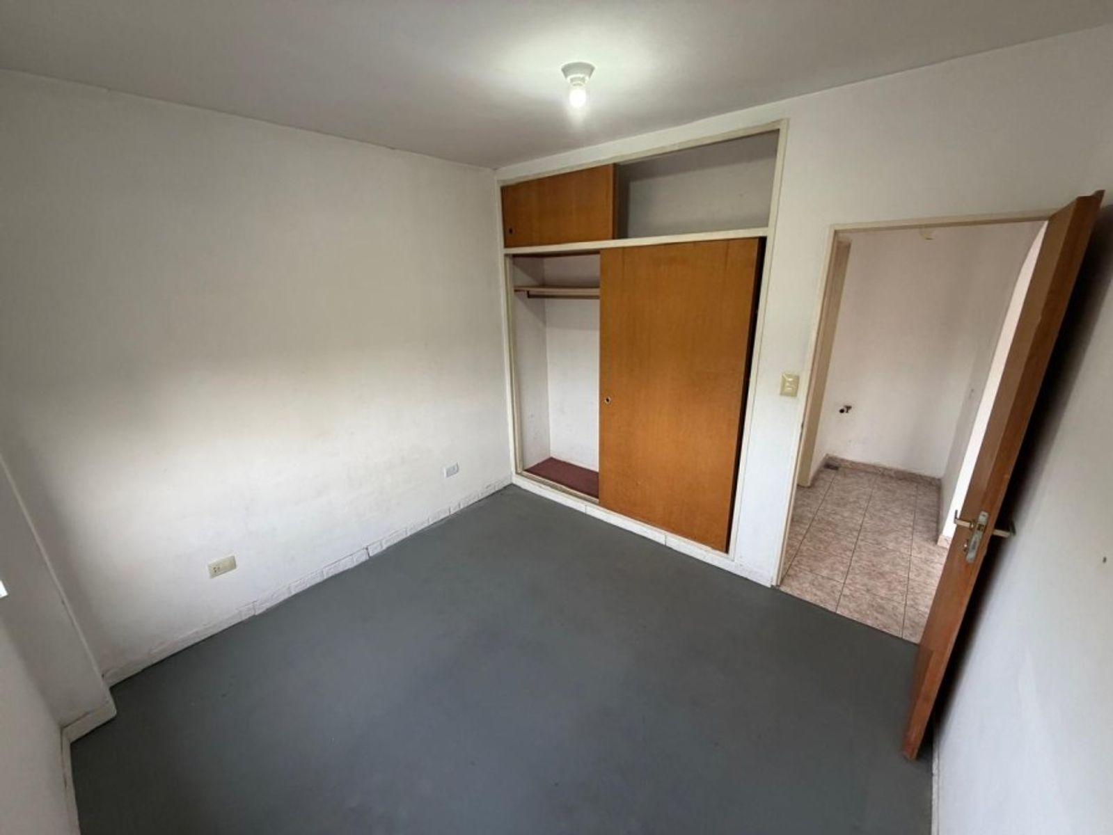 VENTA DE DEPARTAMENTO 2 AMBIENTES CON COCHERA EN MONTE GRANDE - APTO A CRÉDITO HIPOTECARIO.