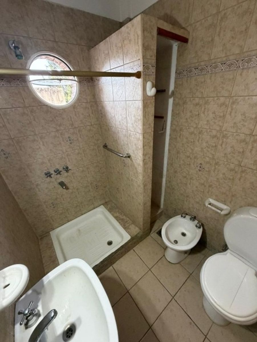 VENTA DE DEPARTAMENTO 2 AMBIENTES CON COCHERA EN MONTE GRANDE - APTO A CRÉDITO HIPOTECARIO.