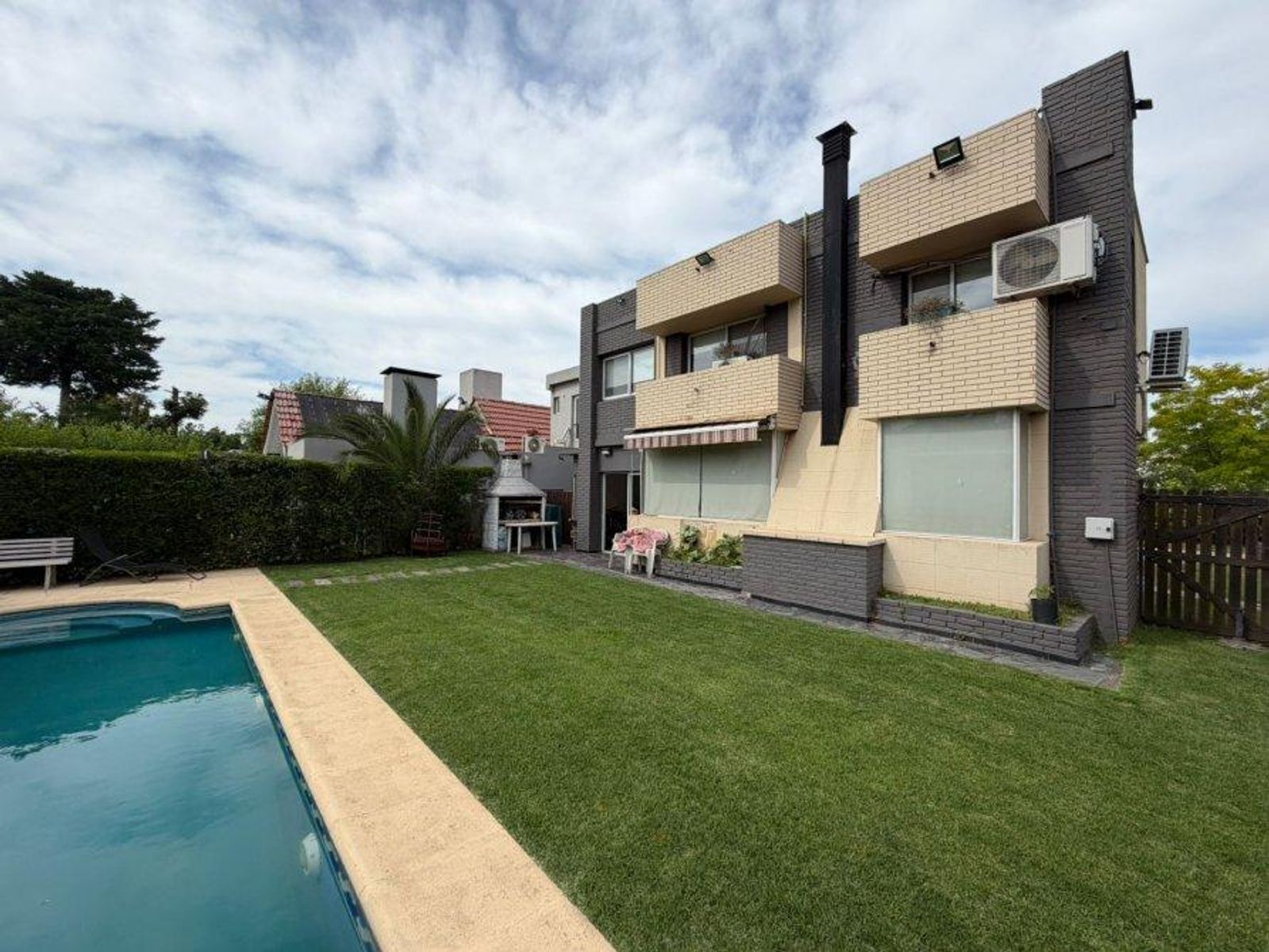 VENTA DE HERMOSA CASA 4 AMBIENTES EN COUNTRY EL VENADO DE CANNING - APTA CRÉDITO Y POSIBILIDAD DE FINANCIACIÓN DIRECTA